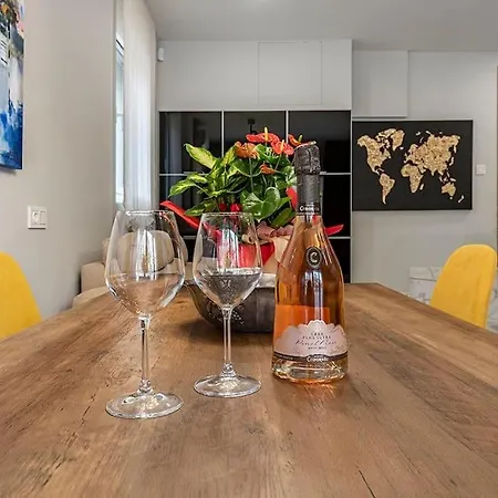 Luxury Casa Con Piscina, Wifi, 150m Dal Mare Apartment *